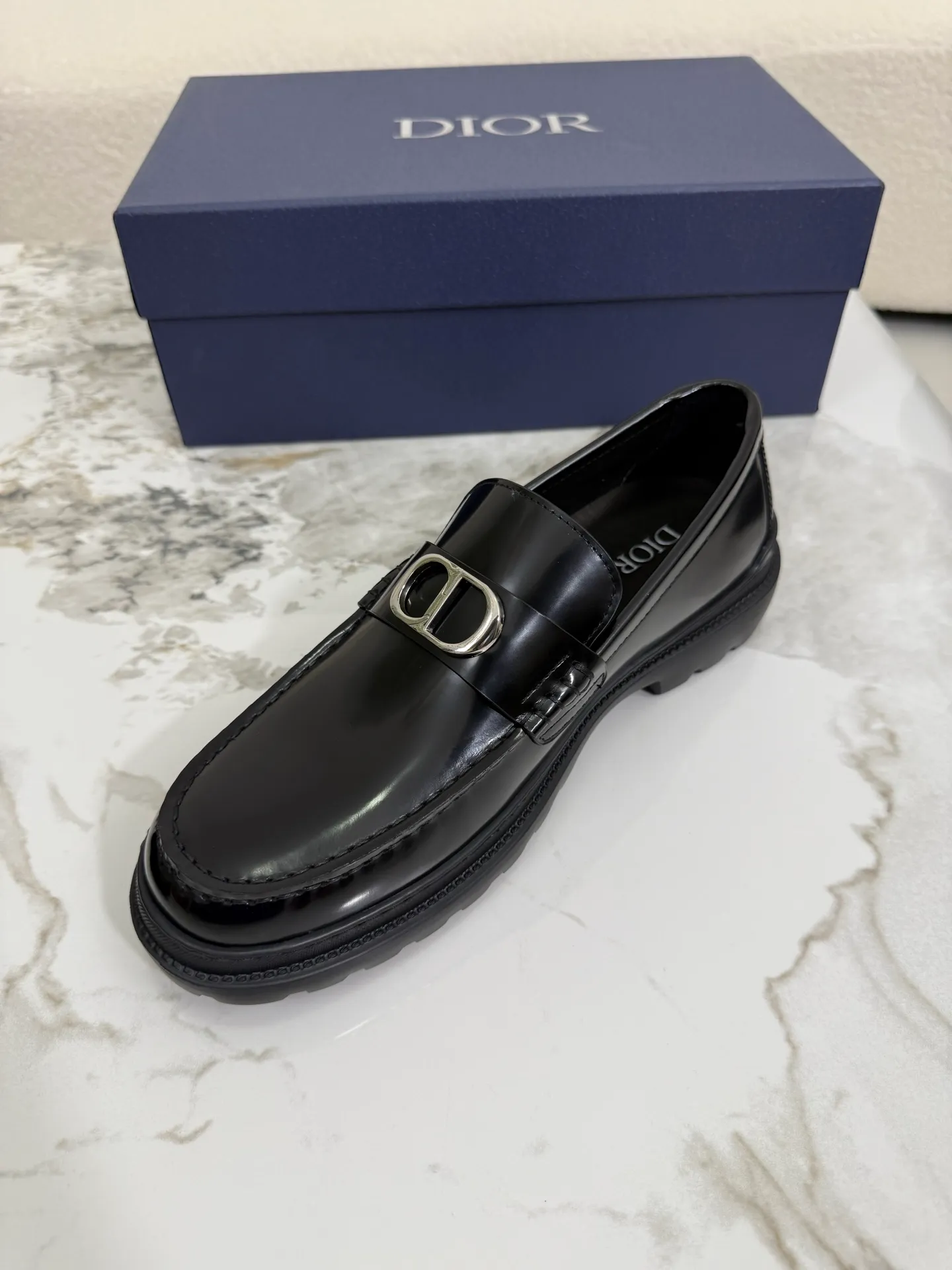 [ DIOR ] Top P: 820💰 ▪️Size: 39-44 (customized for 38.45) Top male leather shoes DIOR Dior combines high-quality materials and exquisite details. The imported cowhide leather upper is embellished with Gancio buckles, showing a luxurious style. Imported cattle. TP sole is light and flexible in texture